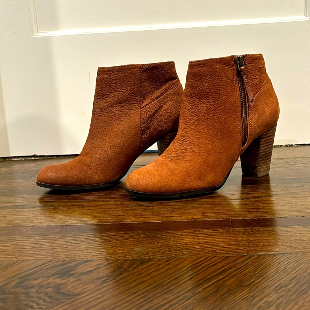 Cole Haan women’s suede booties 6.5 EUC